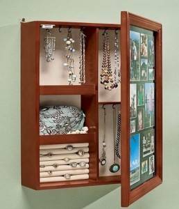 wall mount jewelry box 258x300 1 - انواع بسته بندی جعبه جواهرات